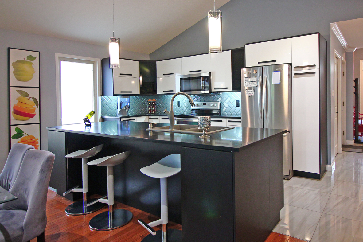 Modern kitchen renovation in London Ontario by New Home Renovations