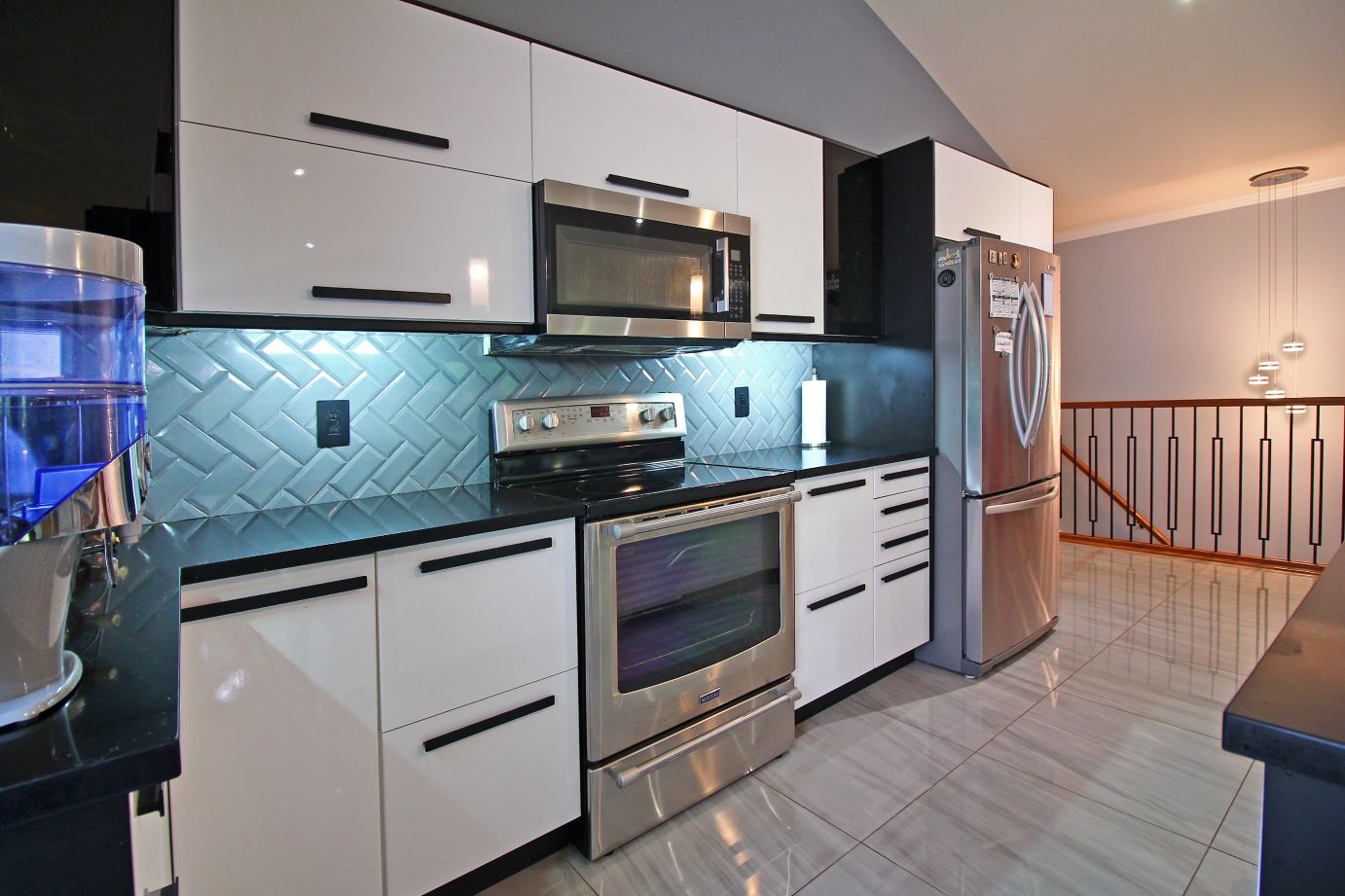 Kitchen renovation London Ontario — modern white cabinets and quartz countertops